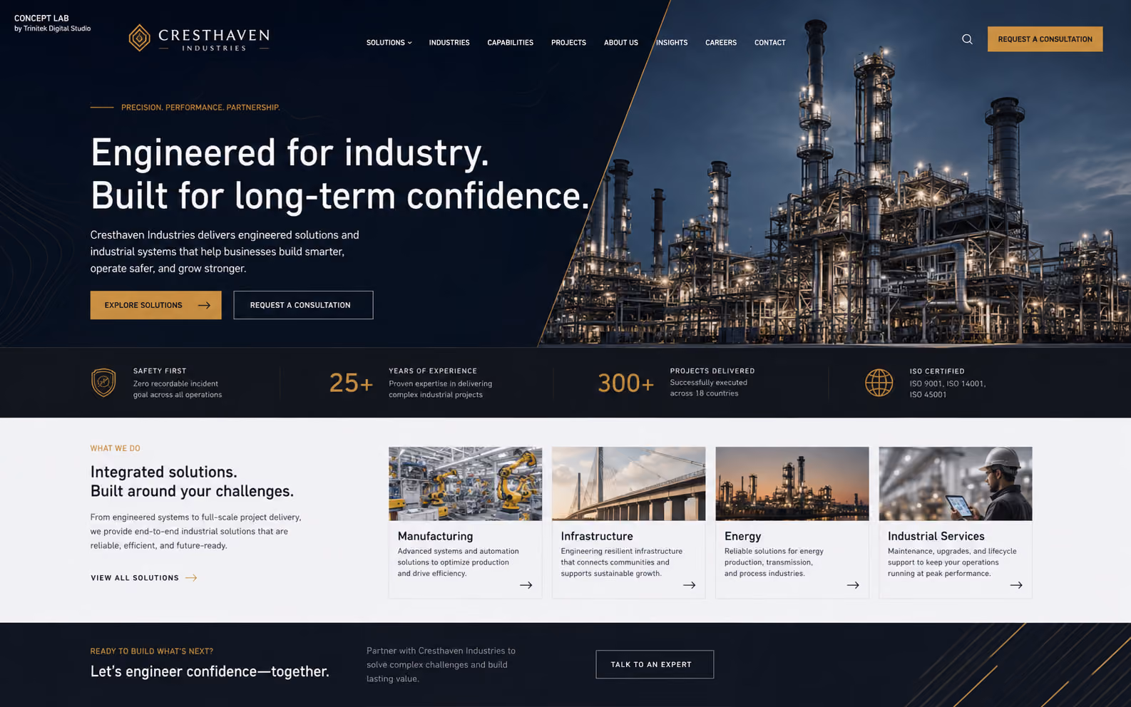 Concept di sito web corporate per un'azienda industriale: hero blu notte con fotografia notturna di un impianto illuminato, titolo bianco di grande formato su due righe, doppia call to action, fascia di indicatori su sicurezza, anni di esperienza, progetti realizzati e certificazioni ISO, e quattro schede su manifattura, infrastrutture, energia e servizi industriali.