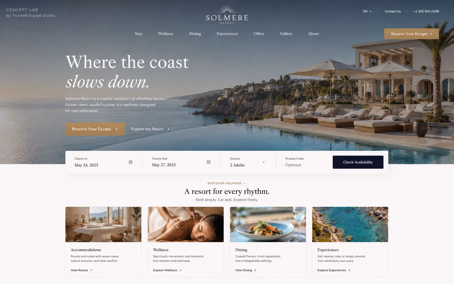 Concept di sito web per un resort sul mare: hero luminoso su una piscina a sfioro affacciata sulla costa, titolo serif chiaro in controluce, barra di verifica disponibilità e quattro schede su camere, wellness, cucina ed esperienze.