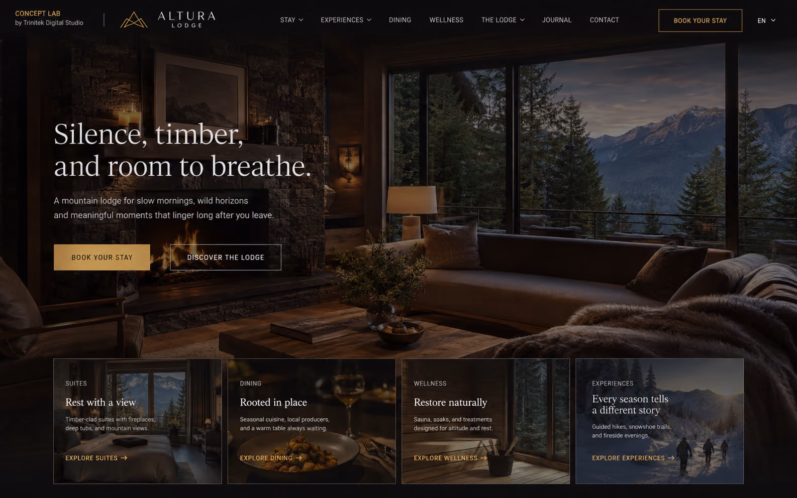 Concept di sito web per un lodge di montagna: hero scuro su un soggiorno con camino acceso e vetrata sulle vette al tramonto, titolo serif chiaro su due righe e fascia di quattro schede fotografiche su suite, cucina, wellness ed esperienze stagionali.
