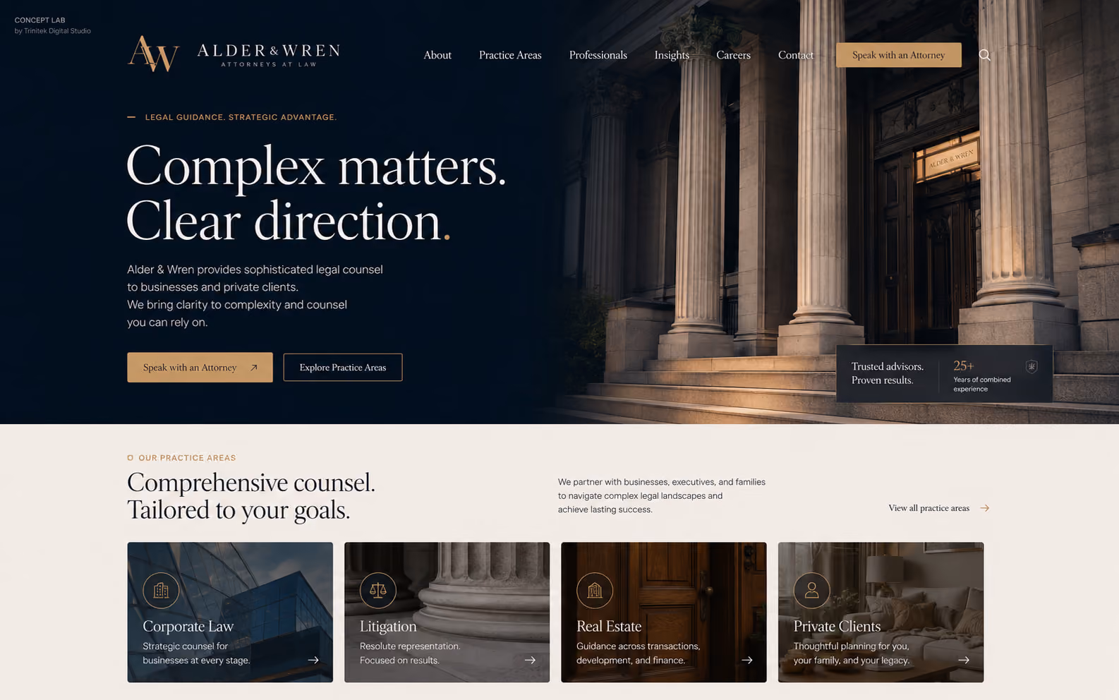 Concept di sito web per uno studio legale: hero scuro sul colonnato di un palazzo di giustizia, titolo serif chiaro su due righe, doppio invito al contatto e fascia inferiore con quattro schede fotografiche sulle aree di attività.