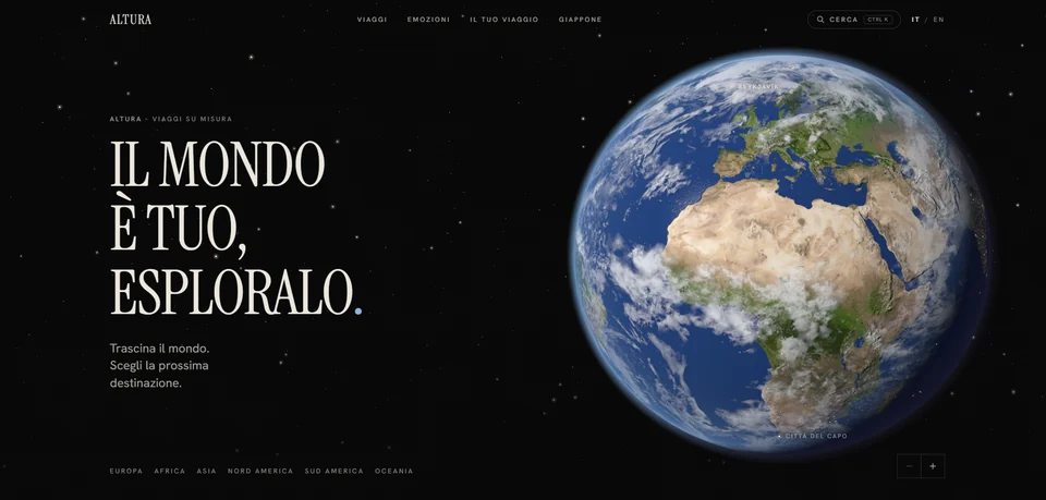 Home page del sito concept Altura: cielo stellato a tutto schermo con il globo terrestre in 3D sulla destra, il titolo serif "Il mondo è tuo, esploralo." a sinistra e i continenti elencati in basso.