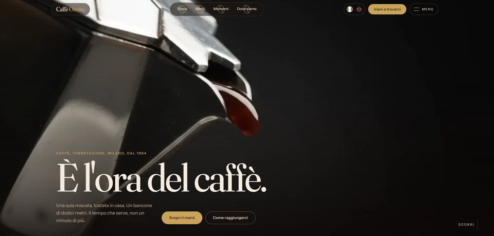 Home page del sito concept Caffè Ottone: hero scuro a tutto schermo con una moka in primo piano, titolo serif di grande formato e due pulsanti per il menù e le indicazioni.
